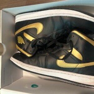 Mens Air Jordan Mid 1